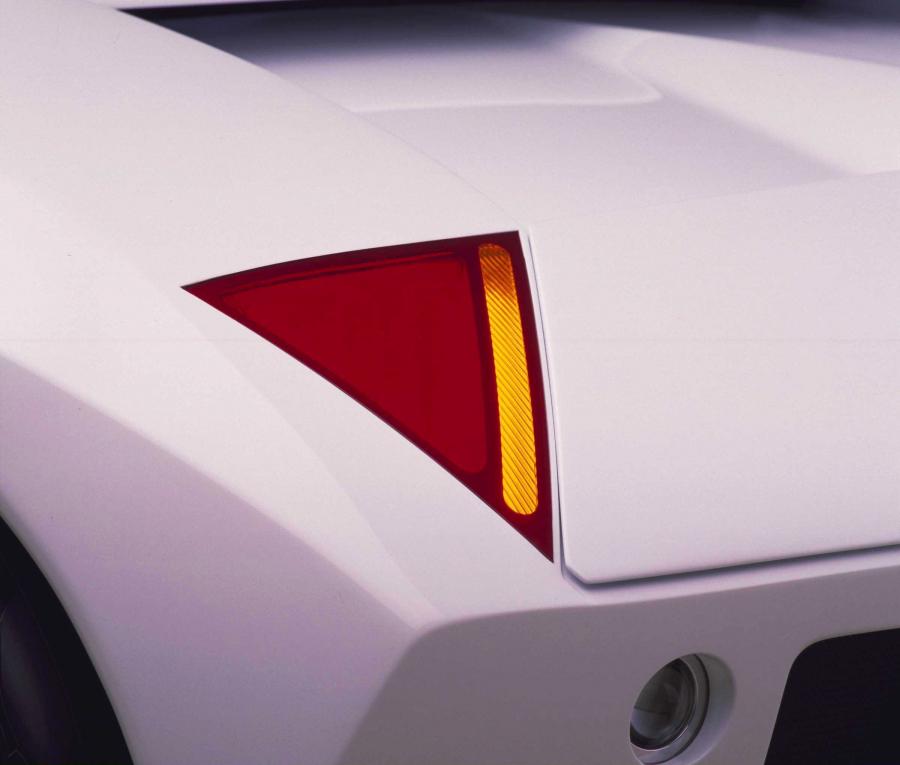 Детали экстерьера Ford GT90 Concept 1995 года  (фото 8 из 16)